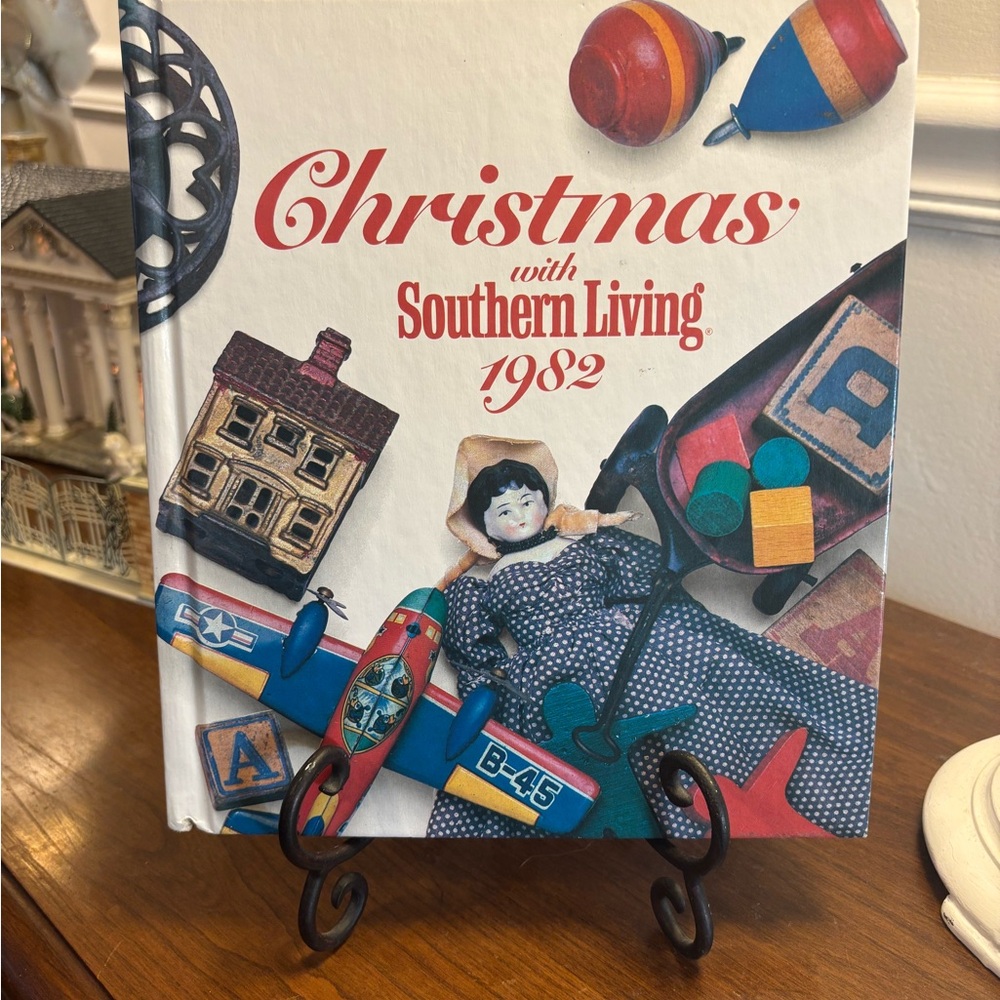 Southern Living Christmas 1982 Book - Red, Blue, Green Accents